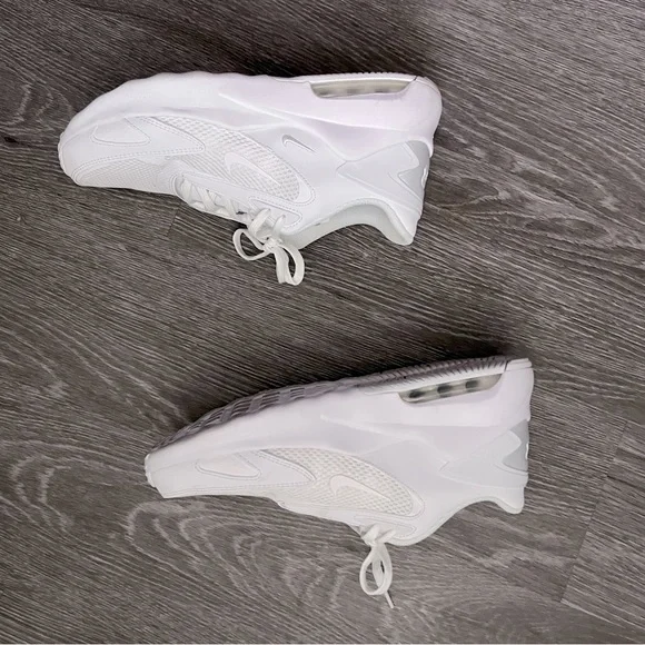 White Nike Air Max Sneakers Like New Size 9 - Picture 5 of 7